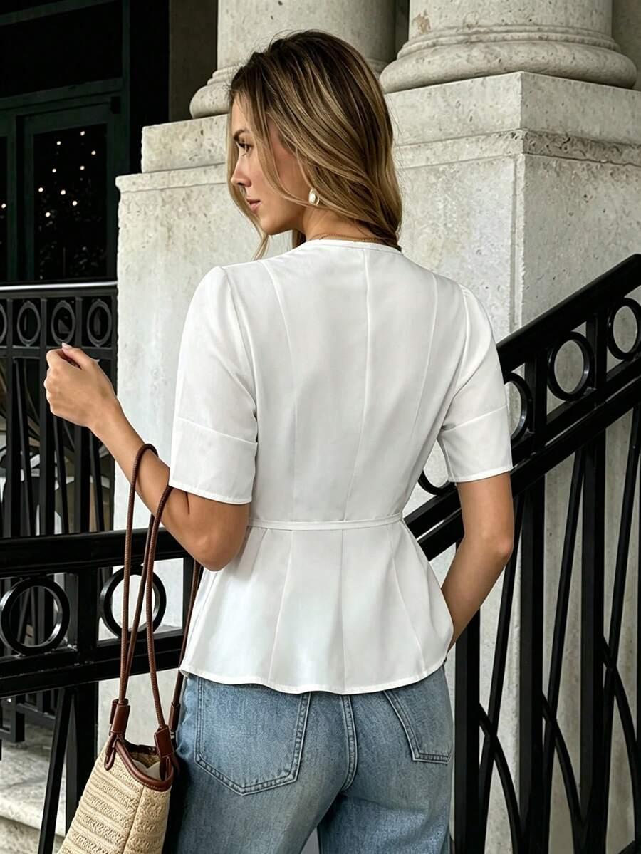 biała bluzka v neck guziki