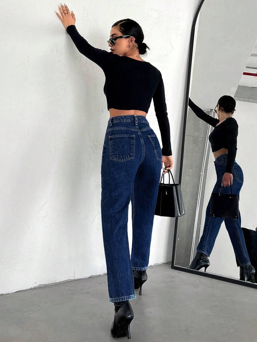 granatowe spodnie jeans
