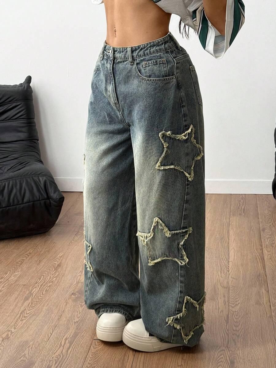 niebieskie spodnie jeans 