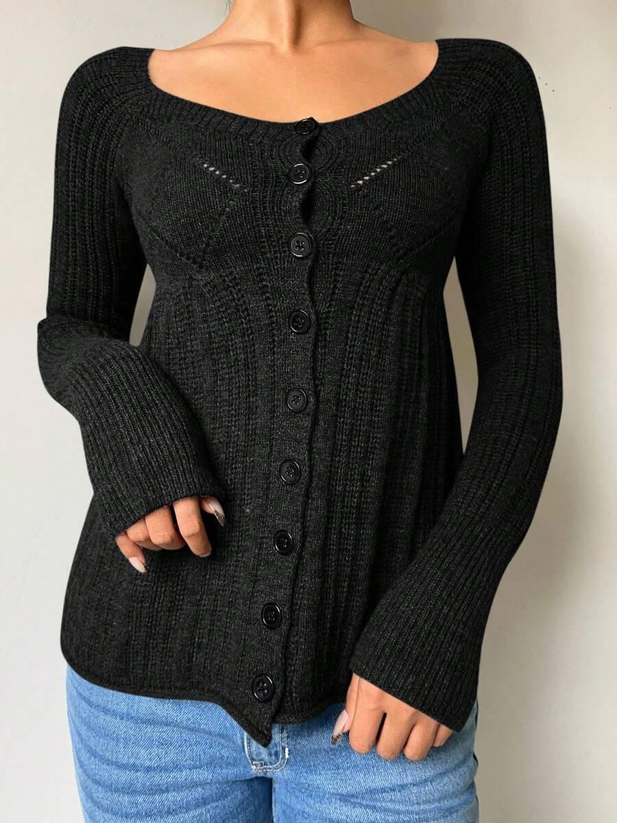 czarny sweter guziki