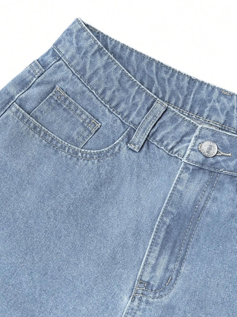 niebieskie spodnie jeans
