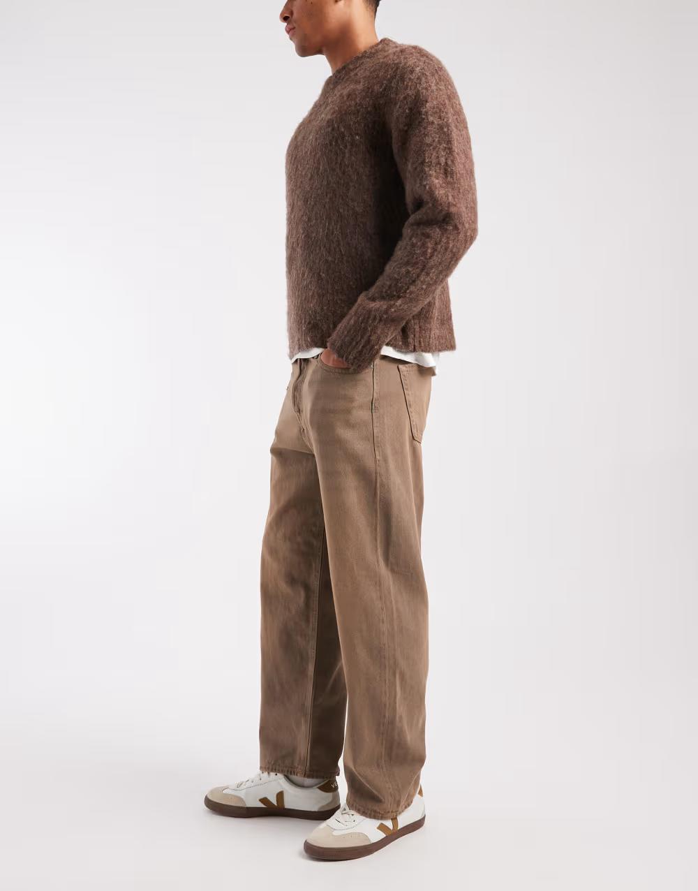 brązowe spodnie jeans