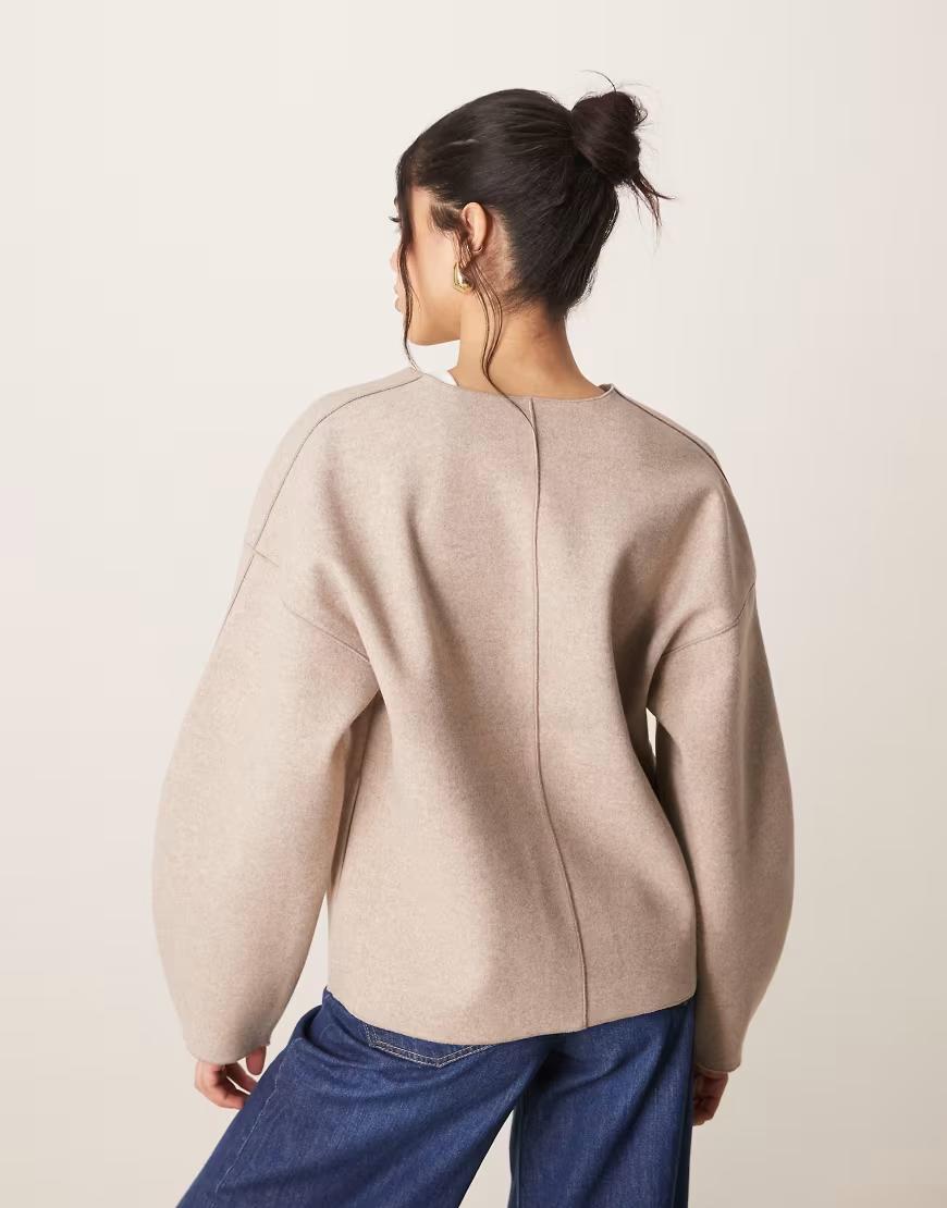 beżowa kurtka v-neck