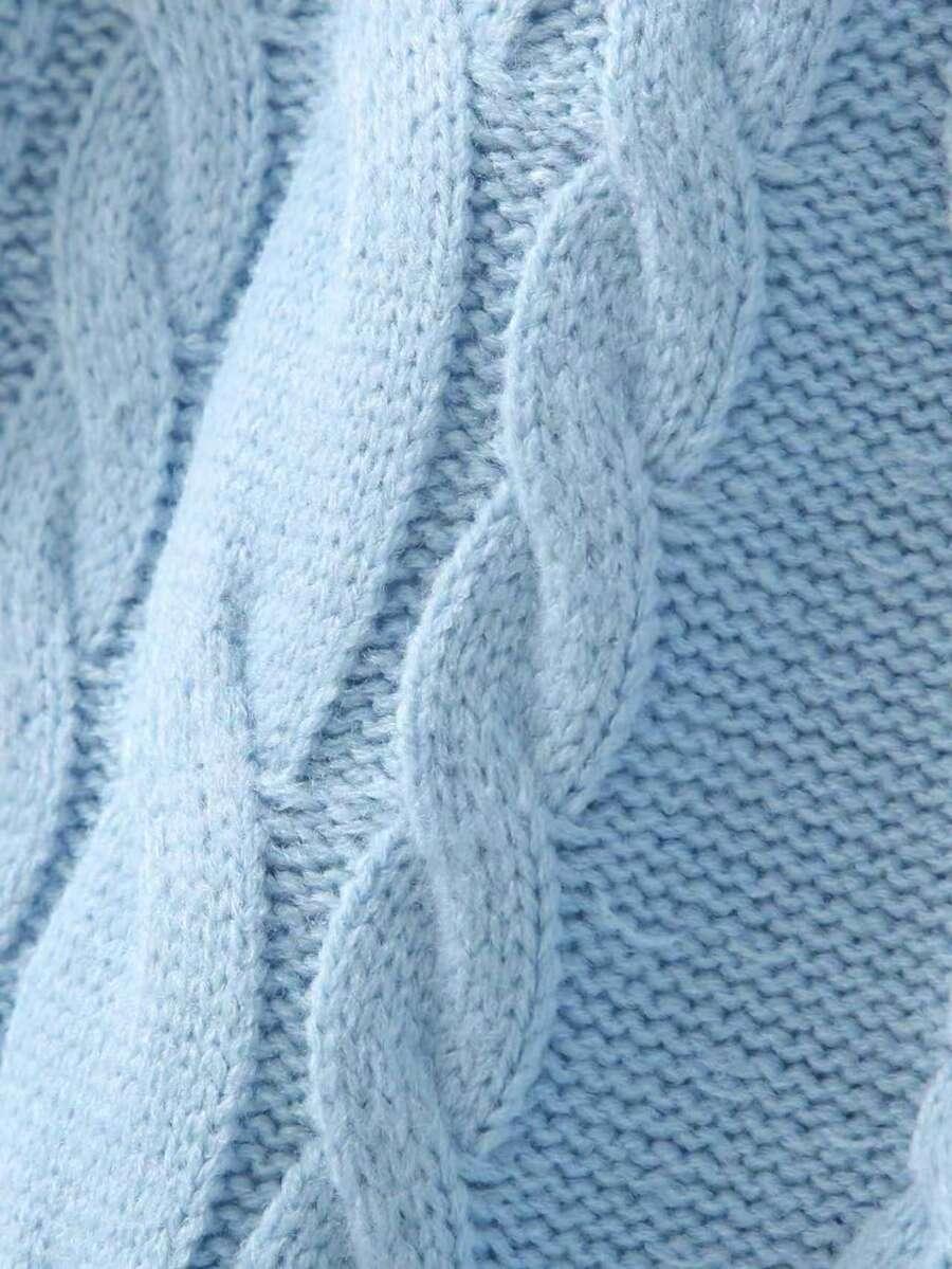 niebieski sweter oversize