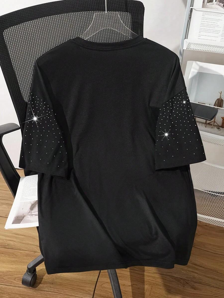 CZARNY T-SHIRT ZDOBIENIA 