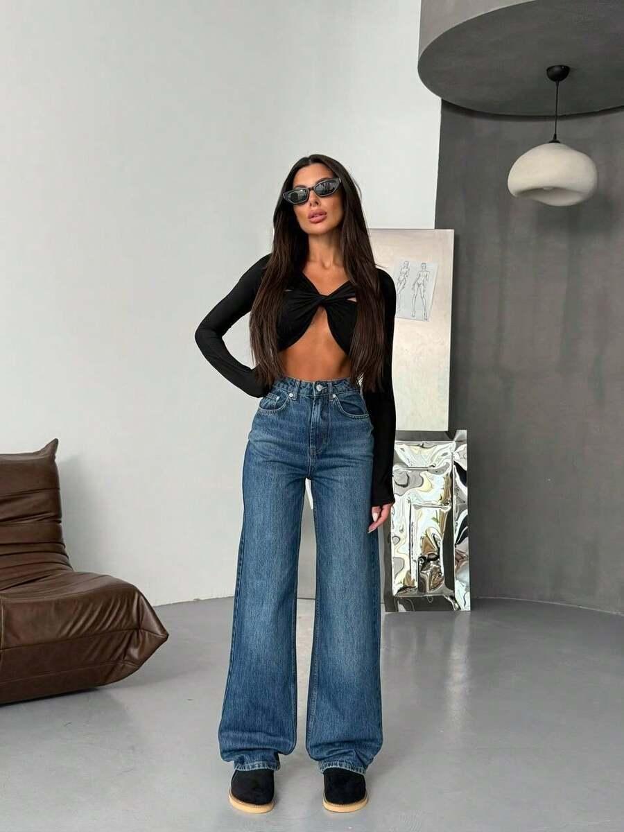 niebieskie spodnie jeans 