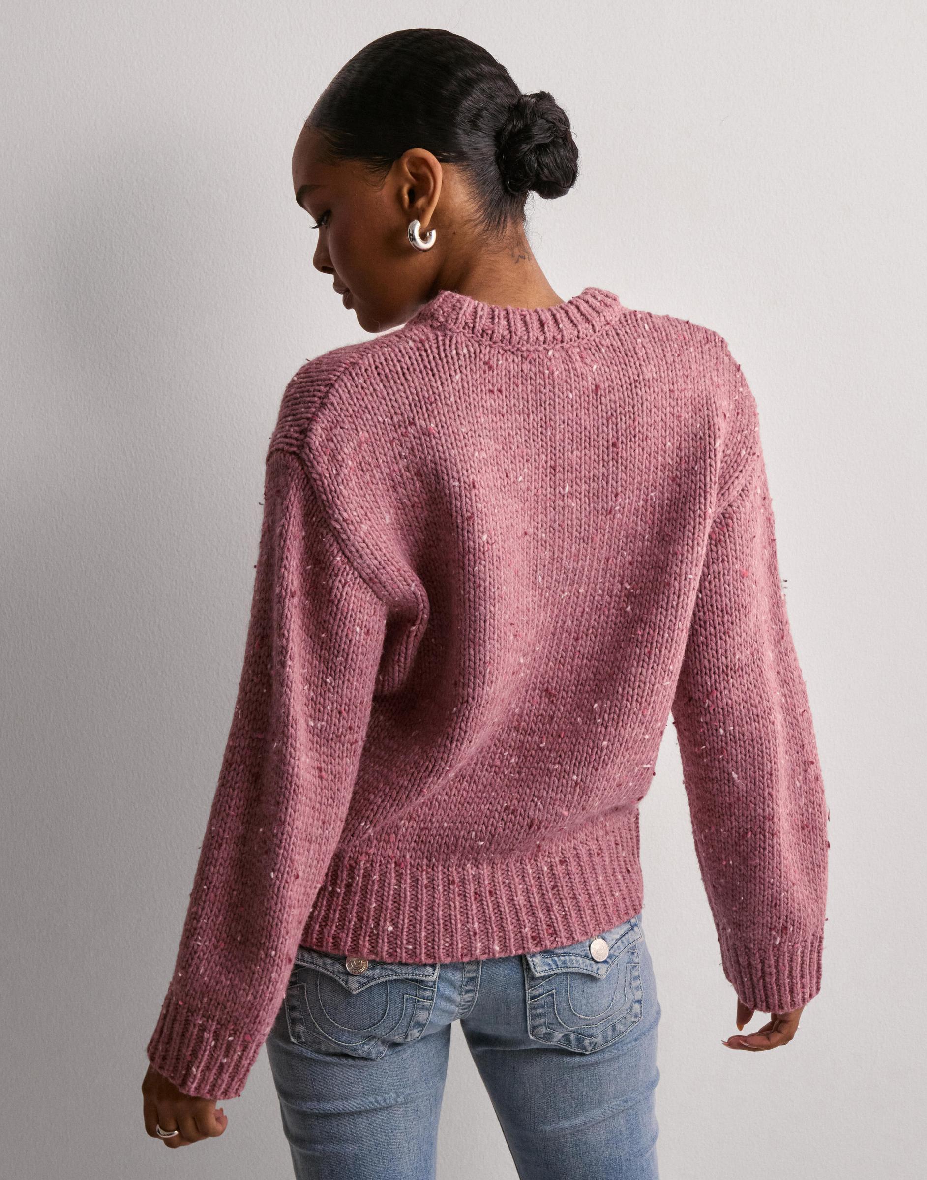 RÓŻOWY SWETER Z DOMIESZKĄ WEŁNY