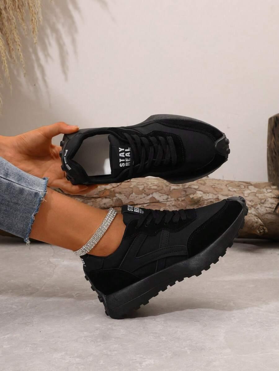 czarne buty sportowe