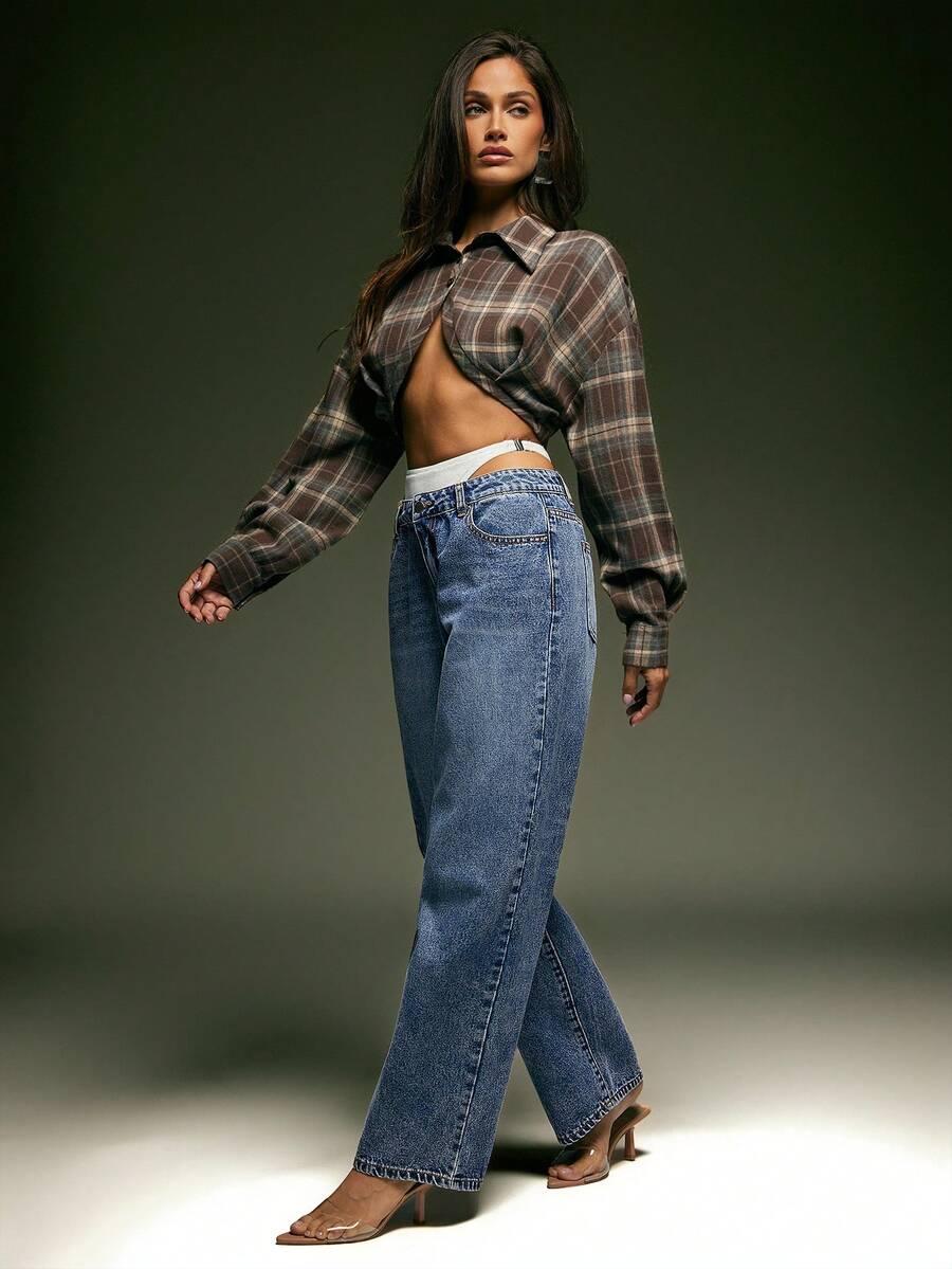 niebieskie spodnie jeans