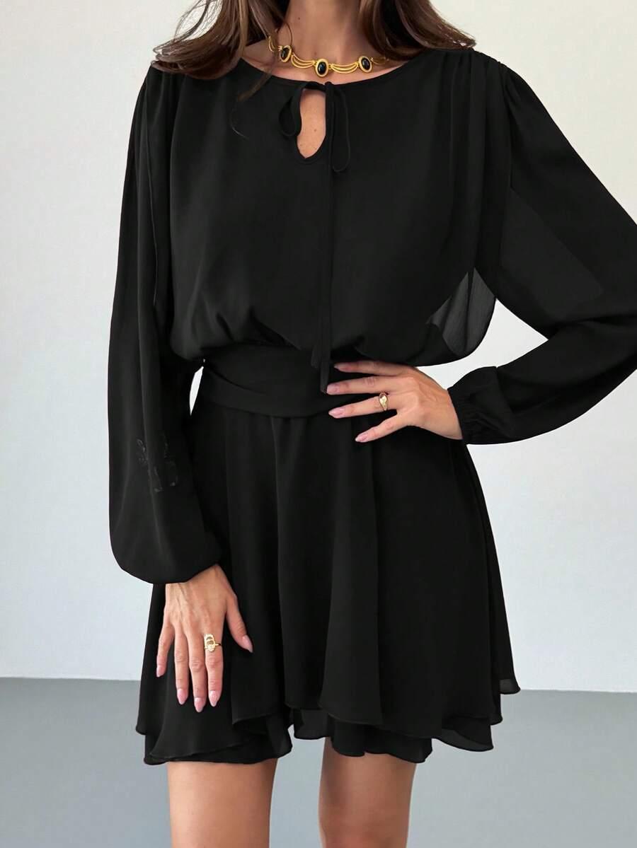CZARNA MINI SUKIENKA 