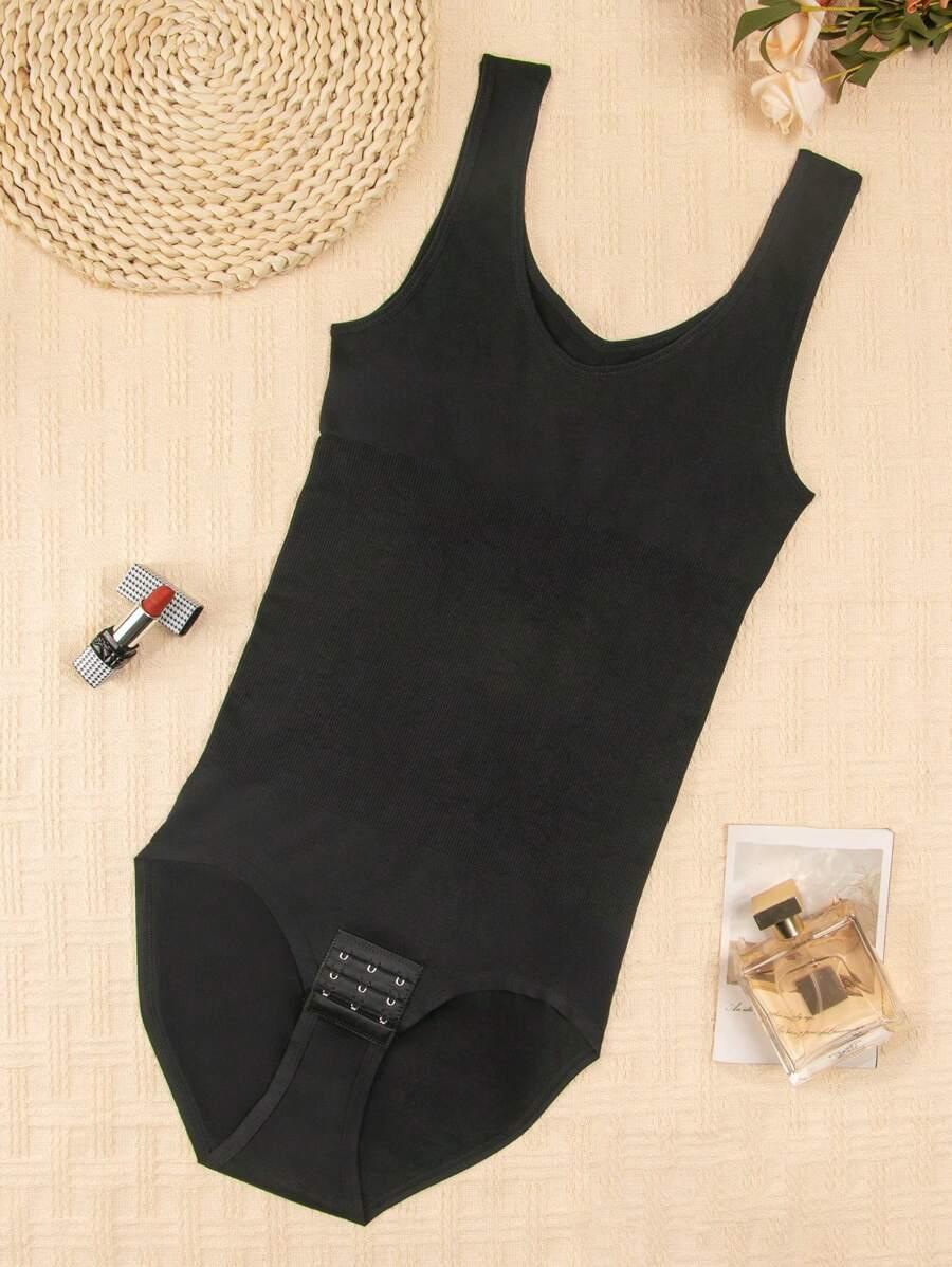 czarne modelujące body