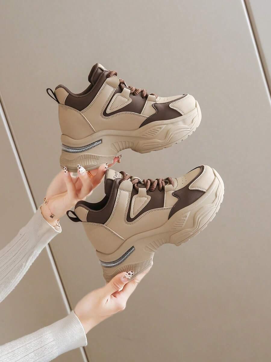 sznurowane buty sportowe