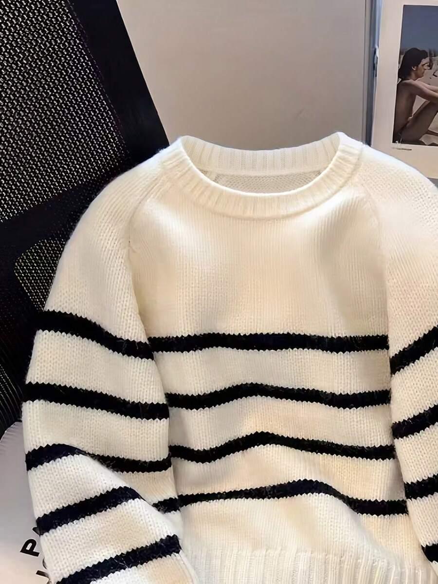 SWETER W PASKI OKRĄGŁY DEKOLT