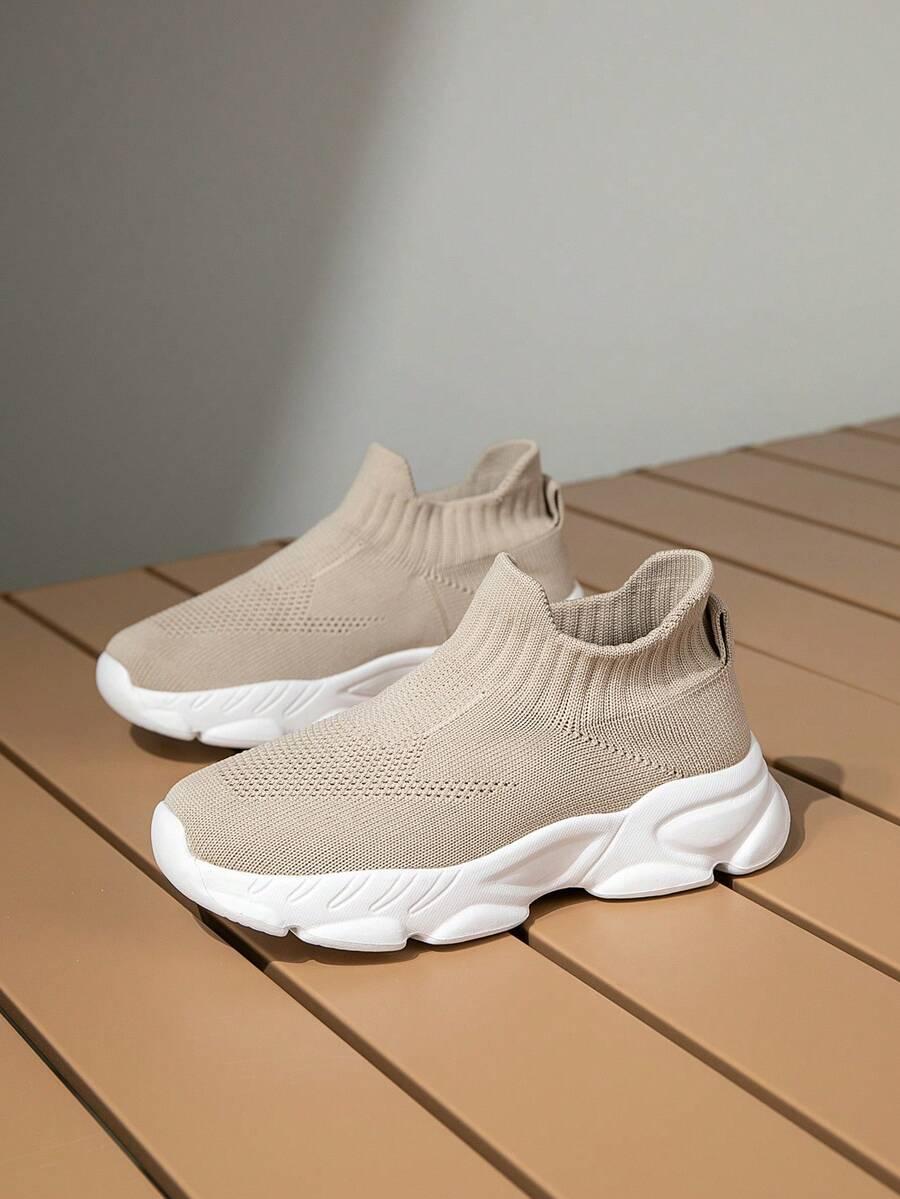 beżowe buty sportowe