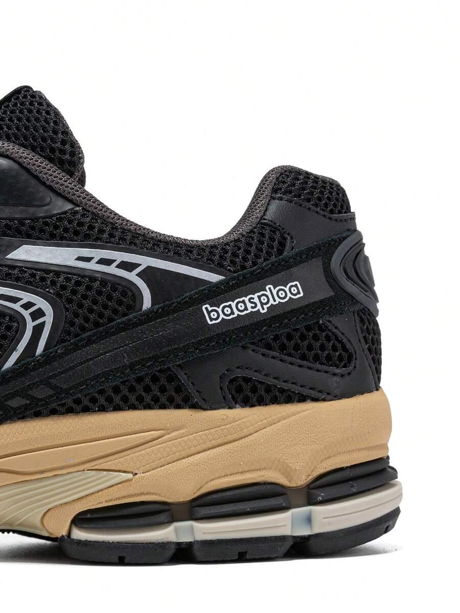 czarne buty sportowe