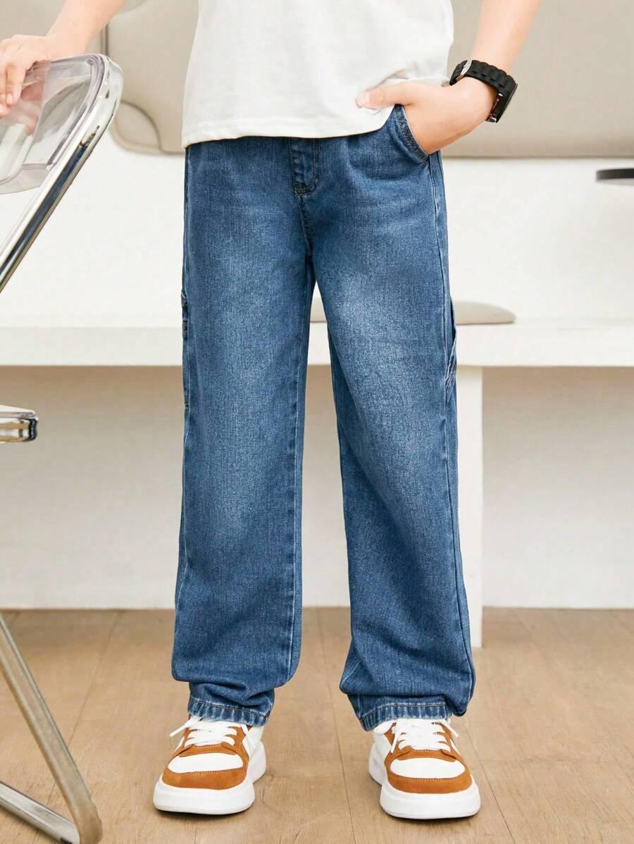niebieskie spodnie jeansowe