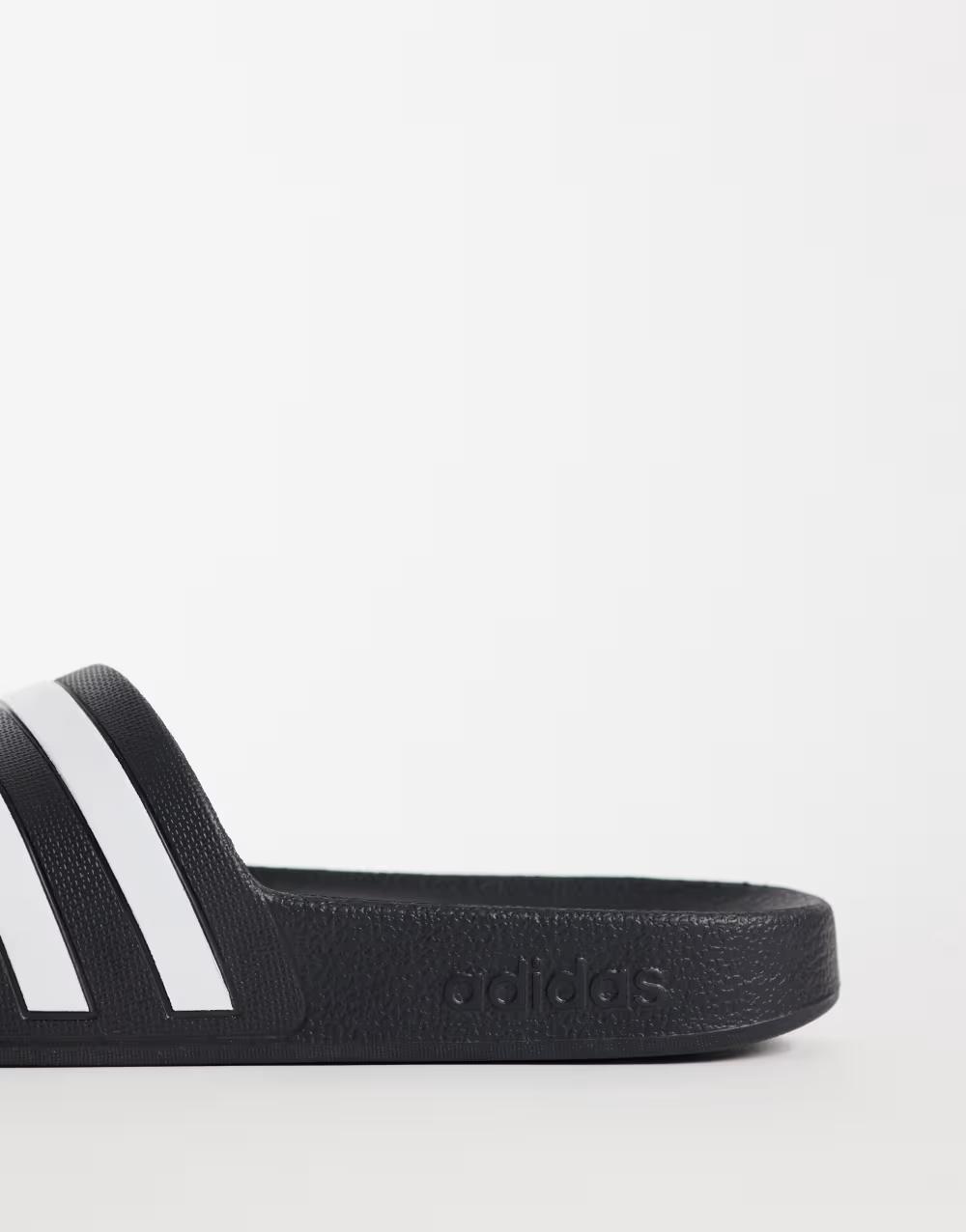 Adilette Aqua czarne klapki kontrast
