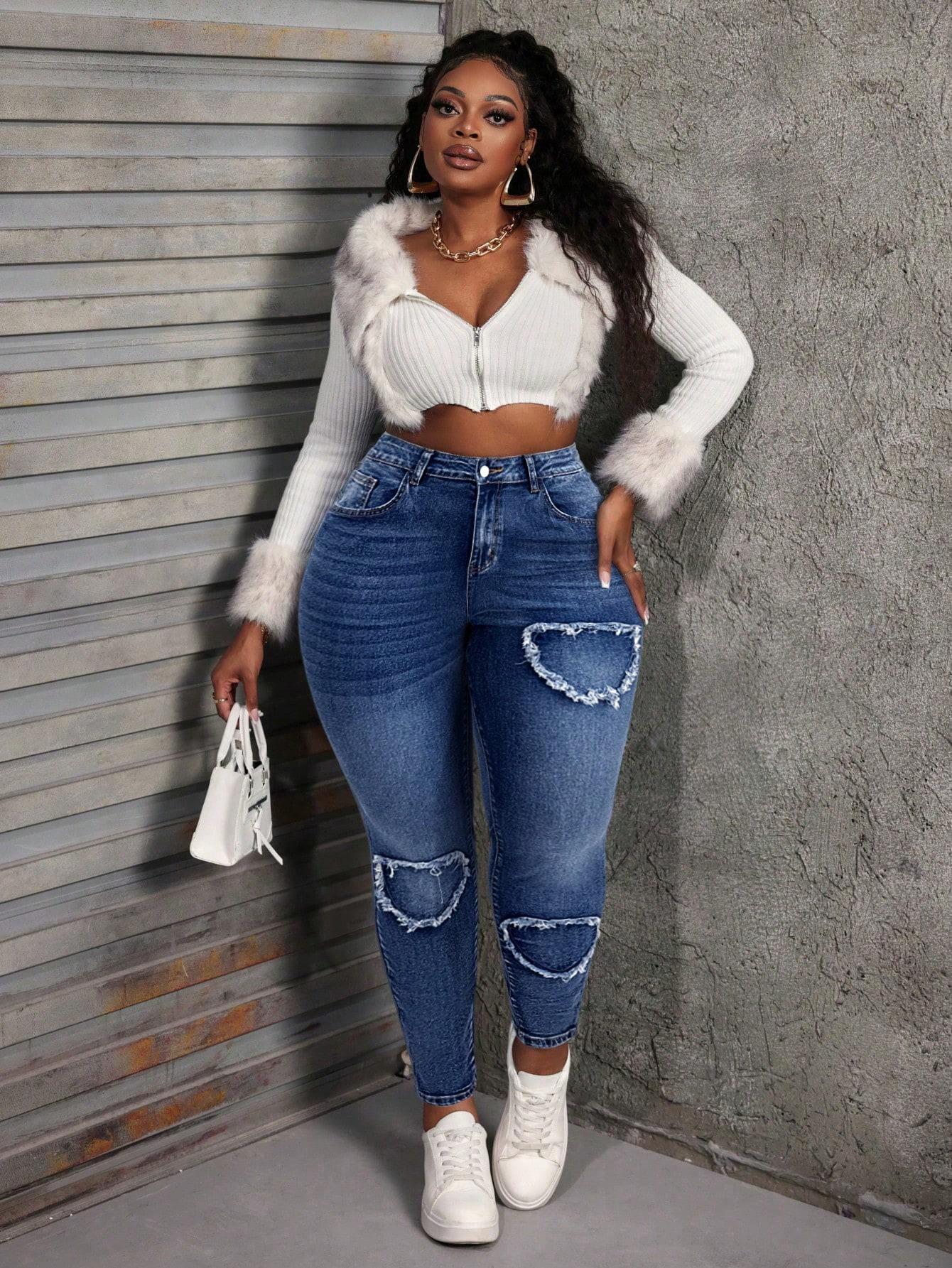 niebieskie spodnie jeans