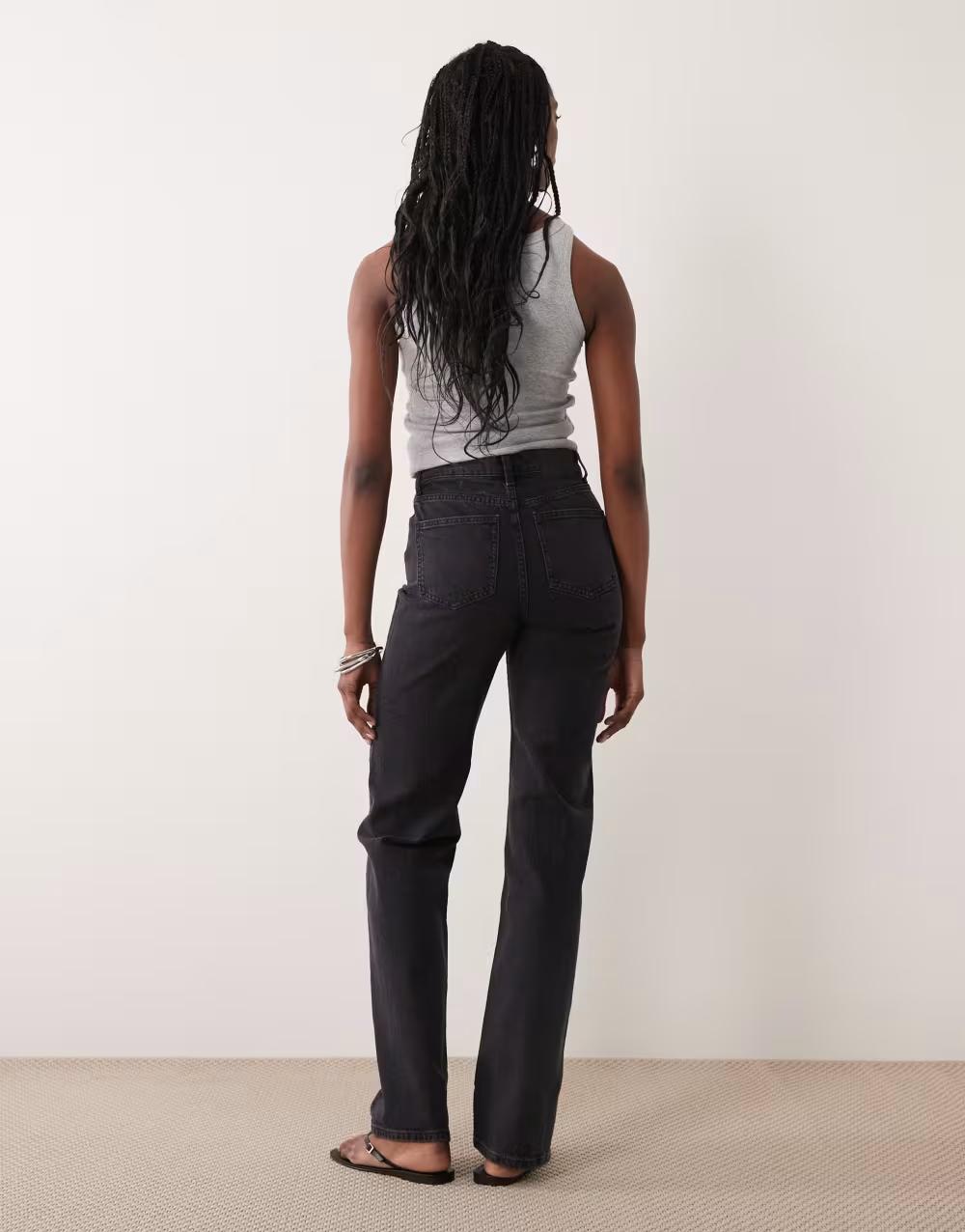 czarne proste spodnie jeans