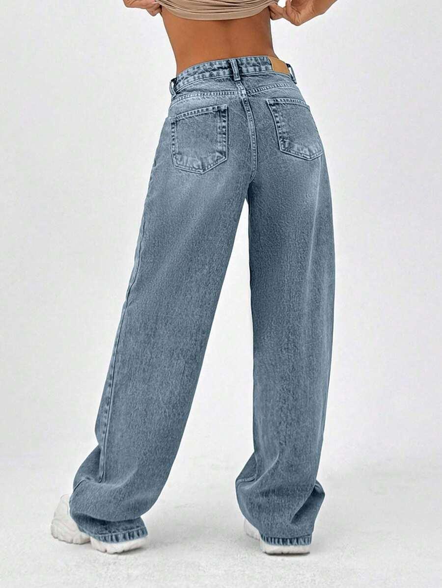 niebieskie spodnie jeans