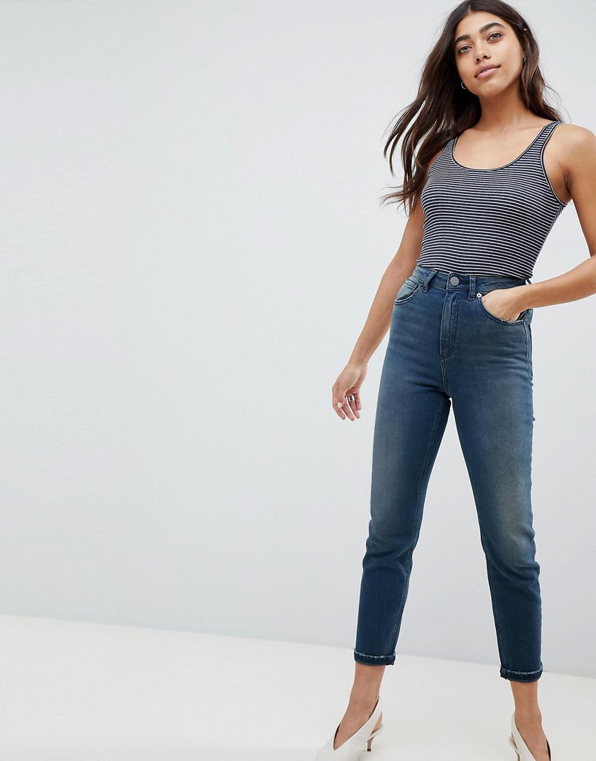 SPODNIE MOM JEANS