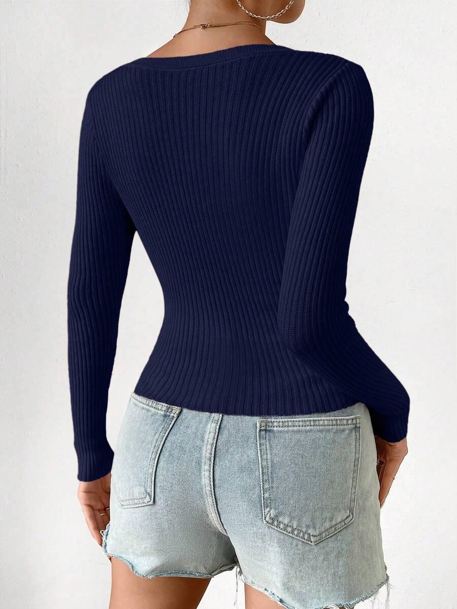 granatowy sweter guziki