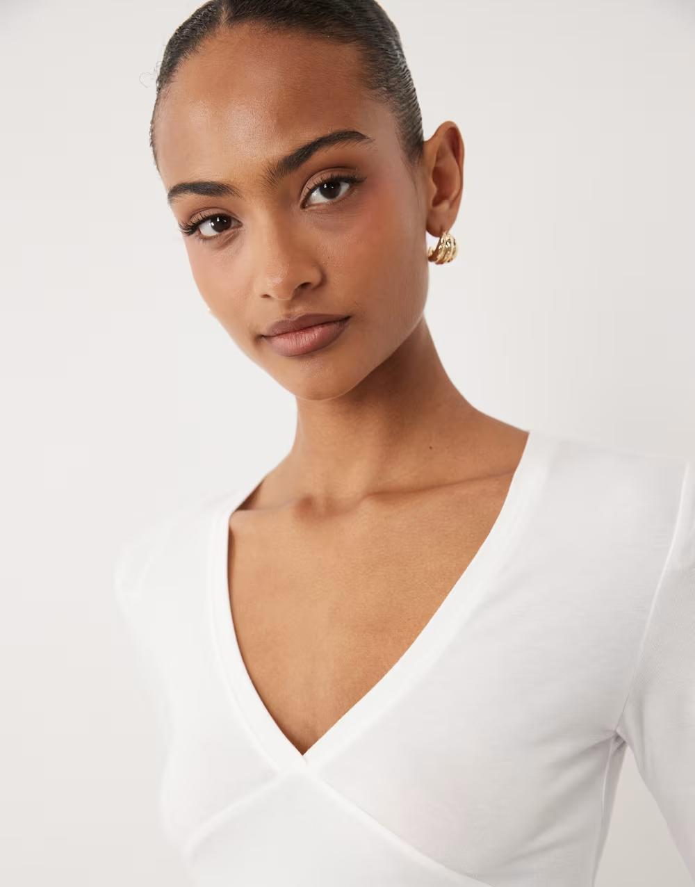 biała bluzka v-neck rękaw 3/4