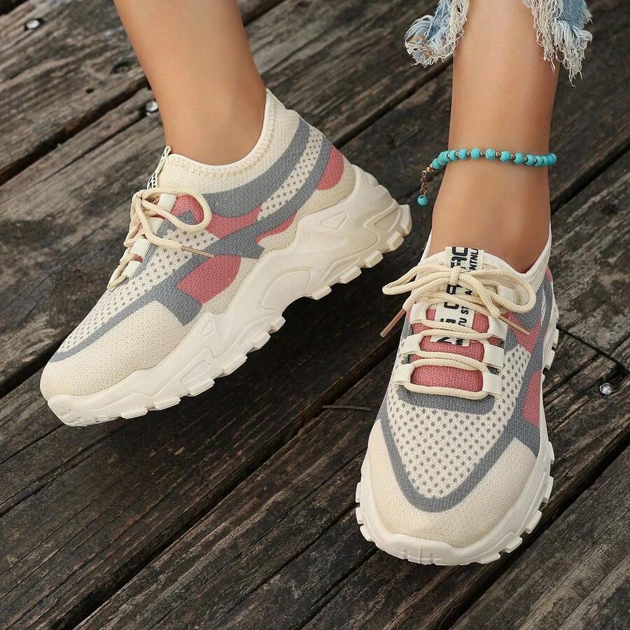 sznurowane buty sportowe