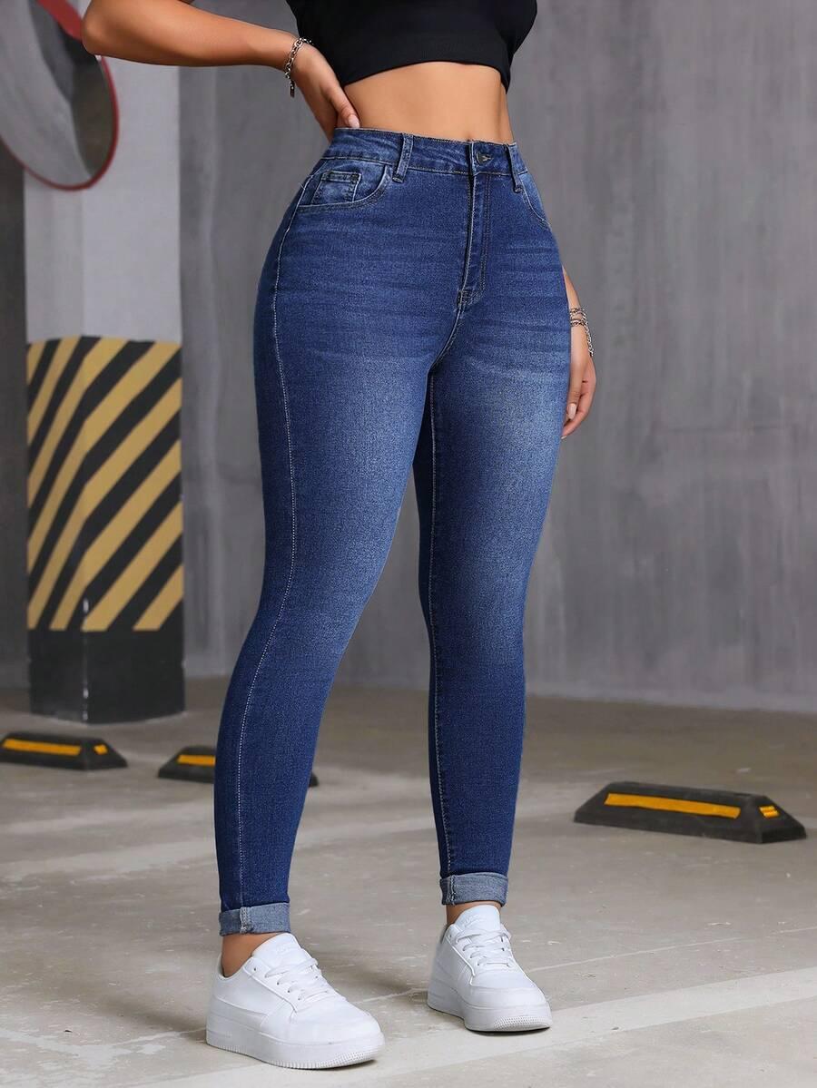 granatowe spodnie jeans 