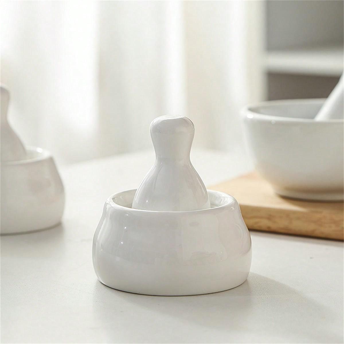 biały ceramiczny moździerz