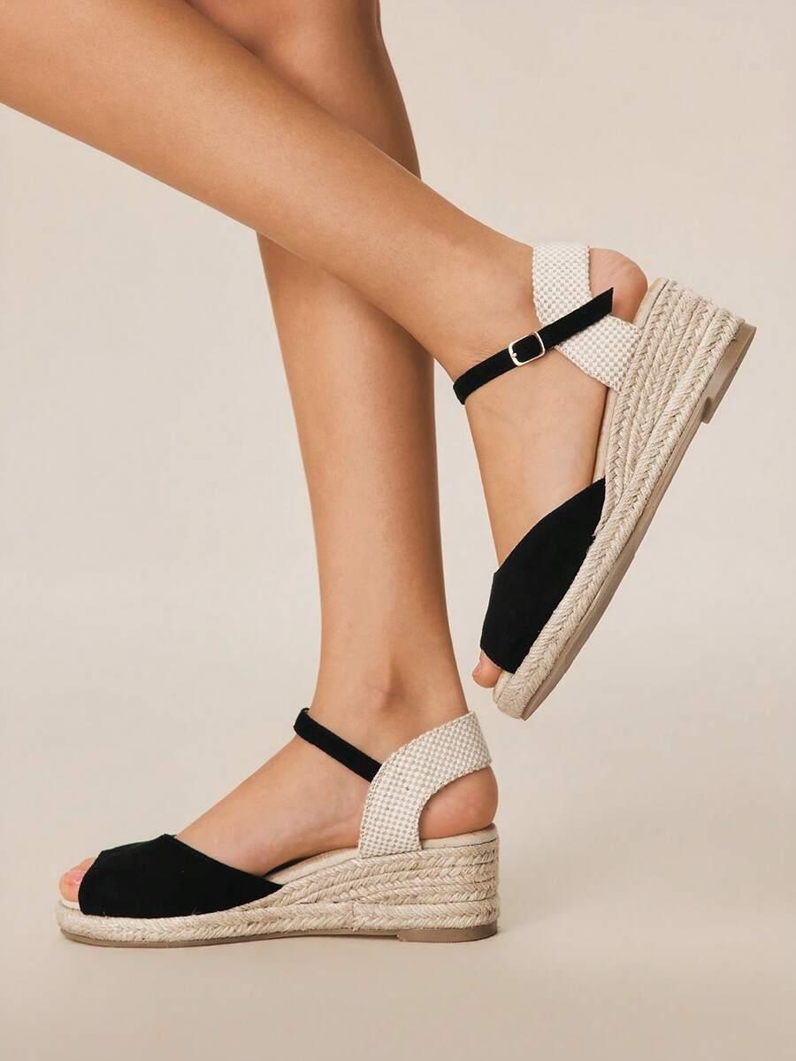 sandały na koturnie