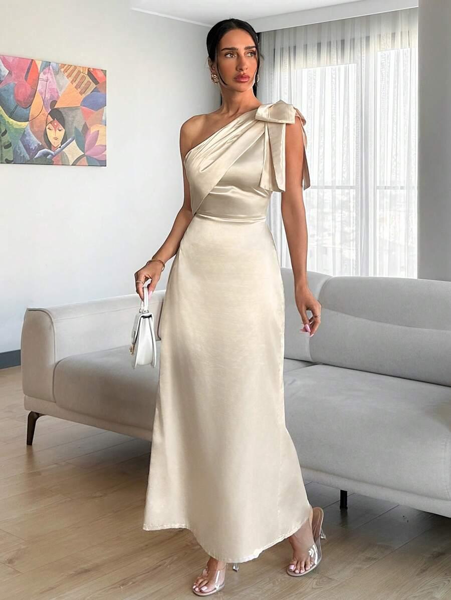 ELEGANCKA MAXI SUKIENKA NA JEDNO RAMIĘ Z KOKARDĄ 