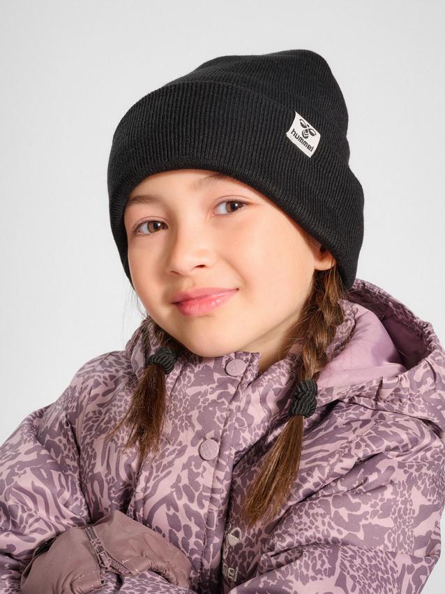 czarna czapka beanie