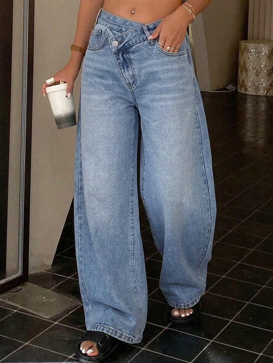 niebieskie spodnie jeans