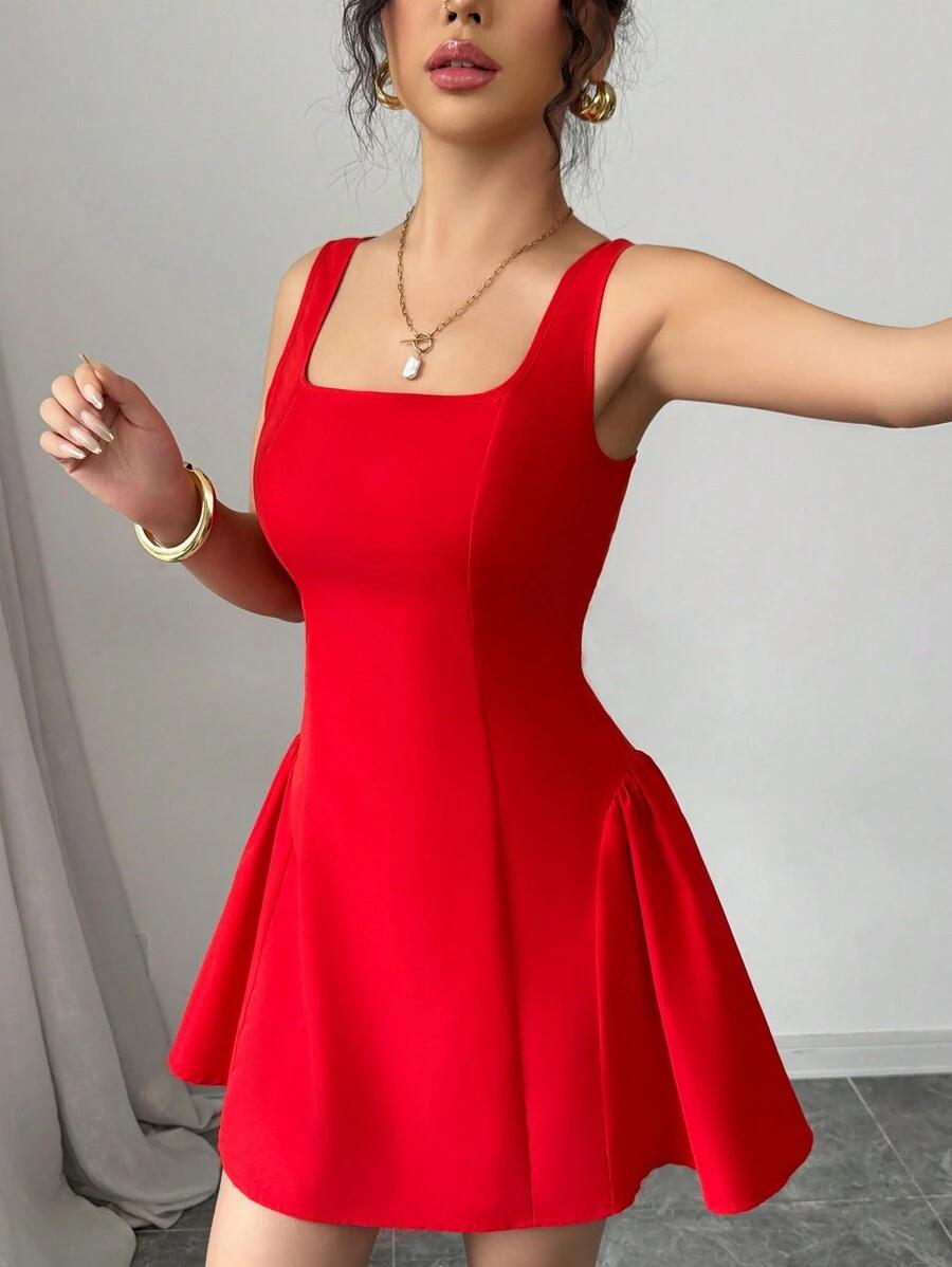 czerwona mini sukienka odkryte plecy