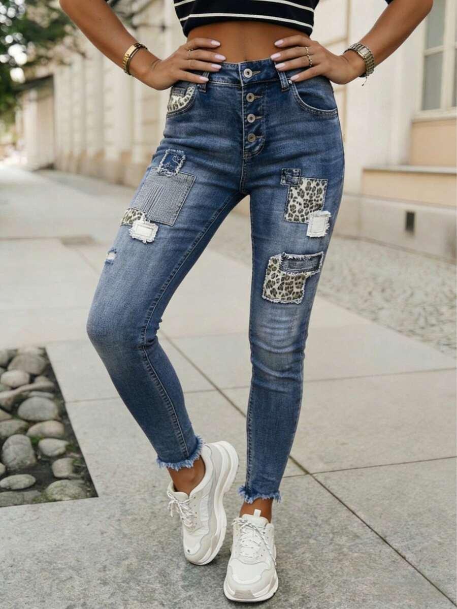 niebieskie spodnie jeans 