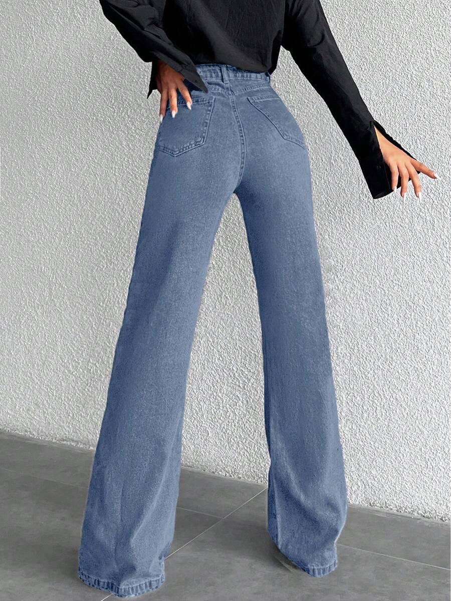 niebieskie spodnie jeans