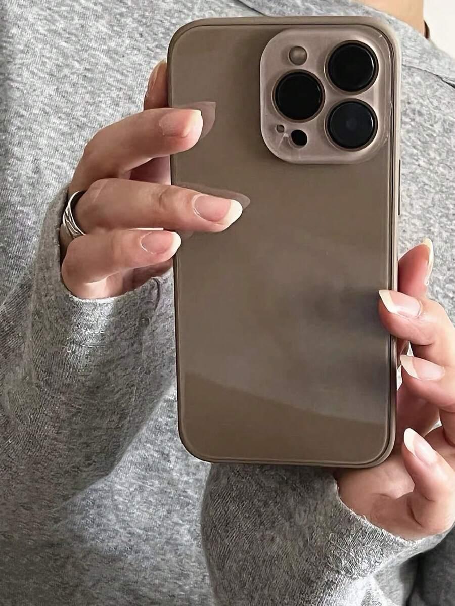 brązowe etui na telefon iphone 15 pro