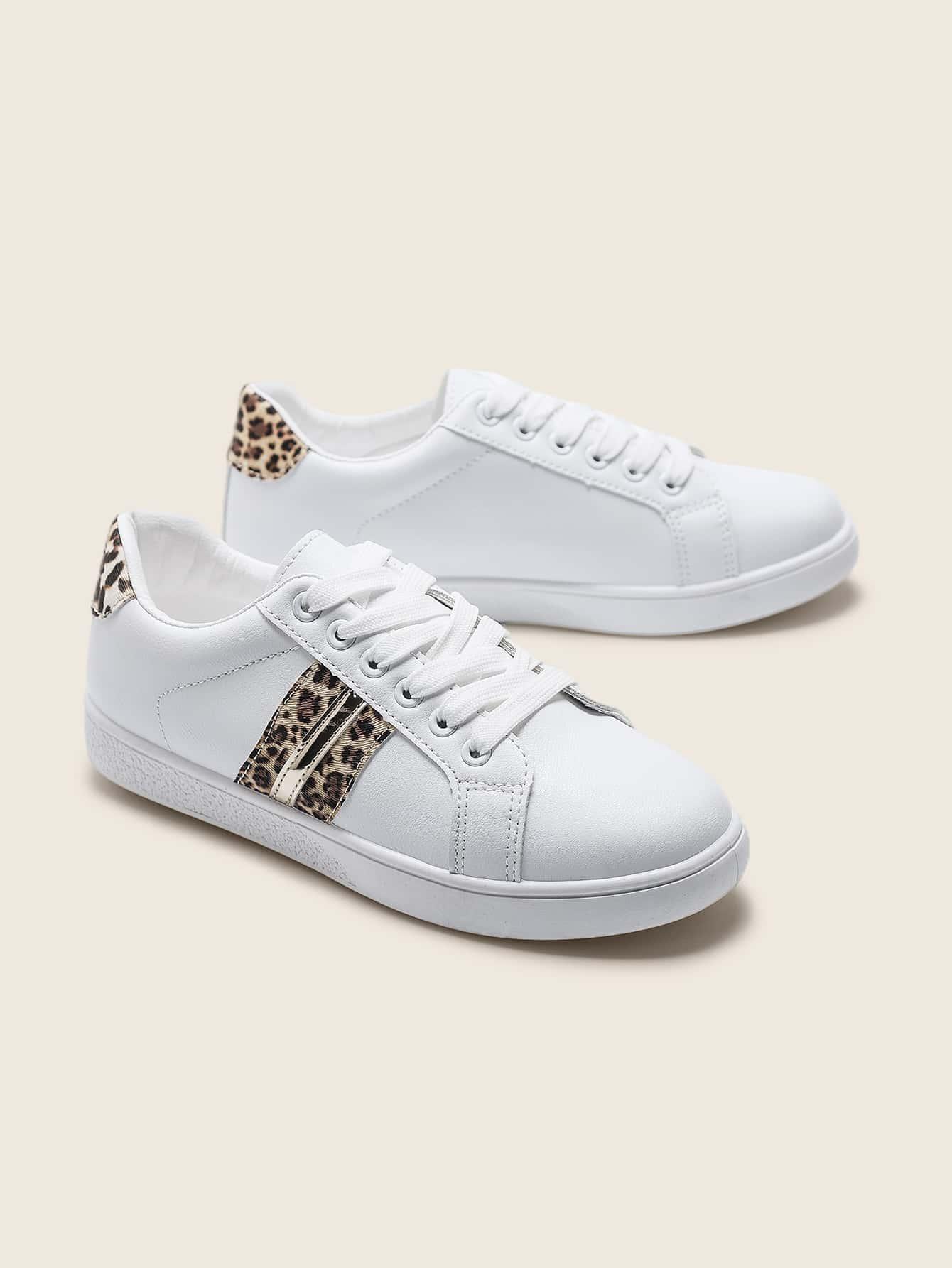 białe buty sportowe animal print 