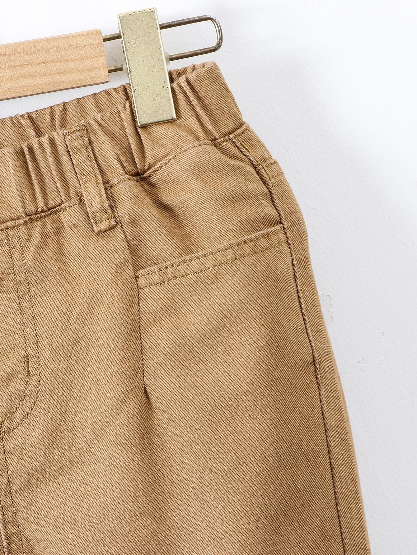 beżowe spodnie jeans