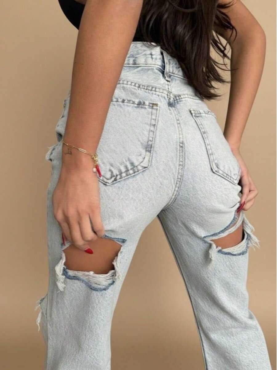 niebieskie spodnie jeans