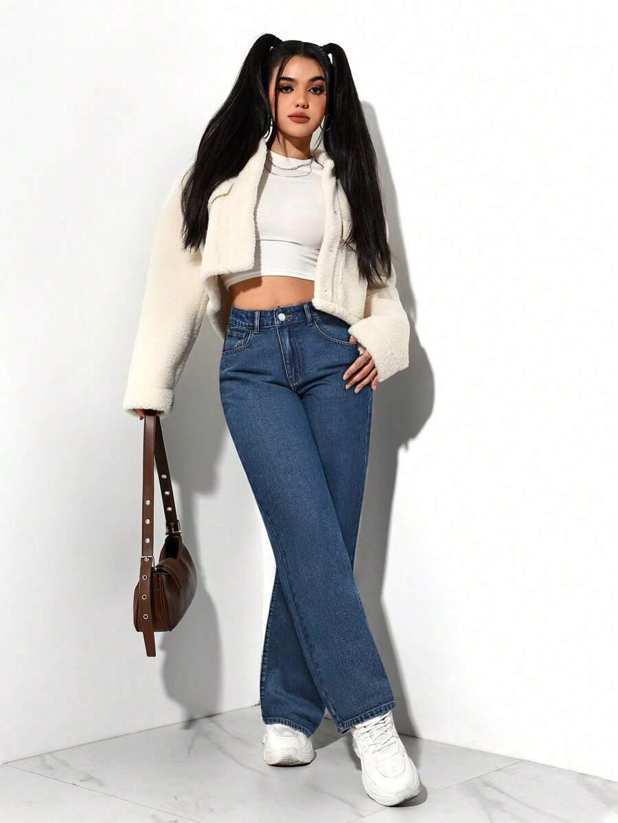 niebieskie spodnie jeans