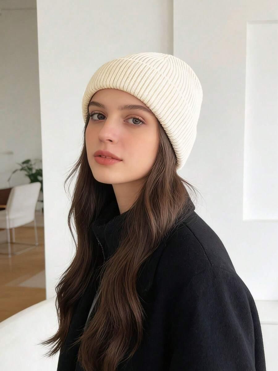 beżowa czapka beanie