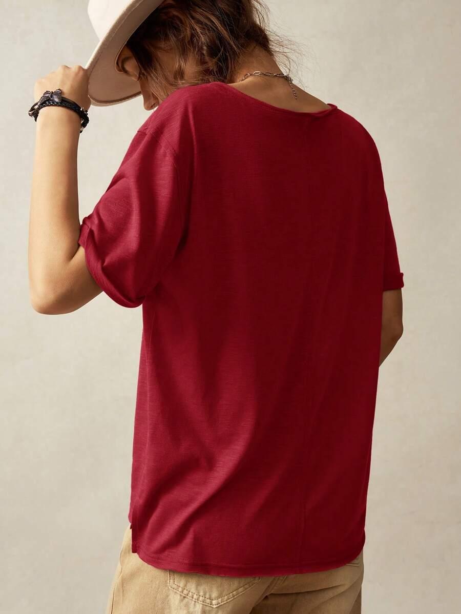czerwony t-shirt v-neck
