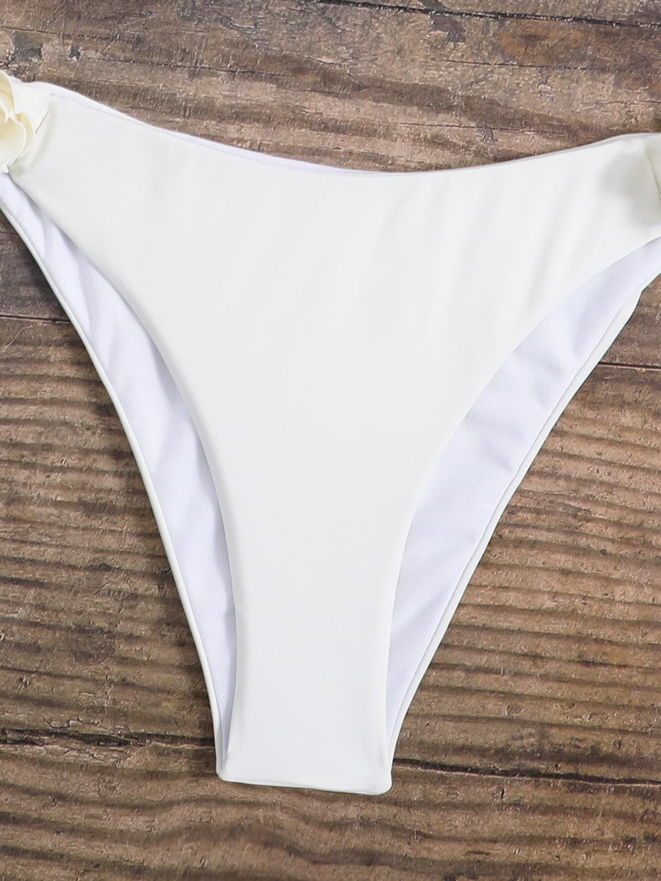 kremowy dół od bikini