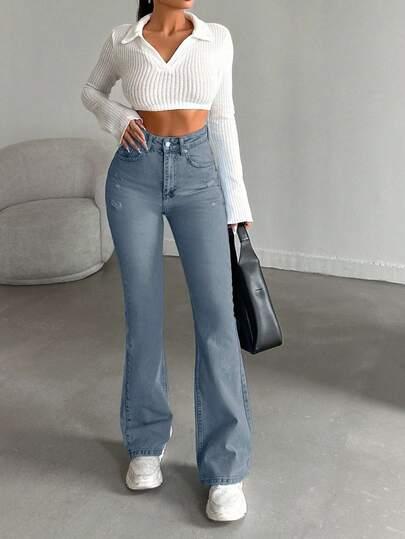niebieskie spodnie jeans