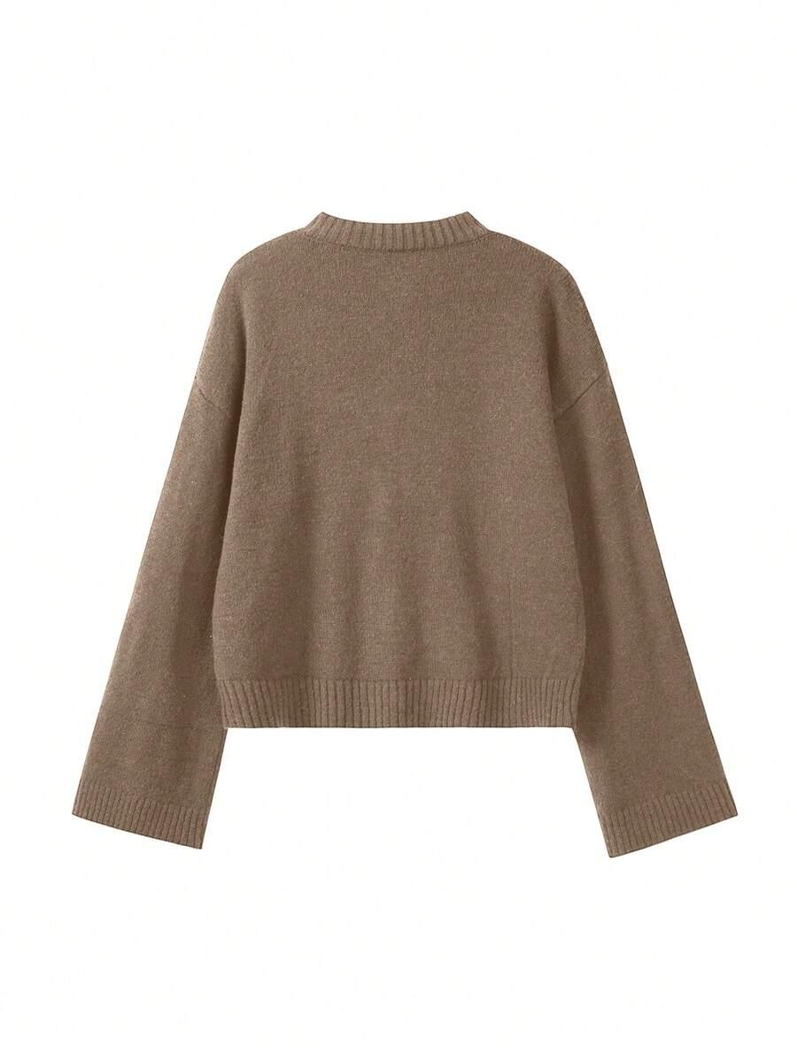 beżowy sweter ozdobne guziki