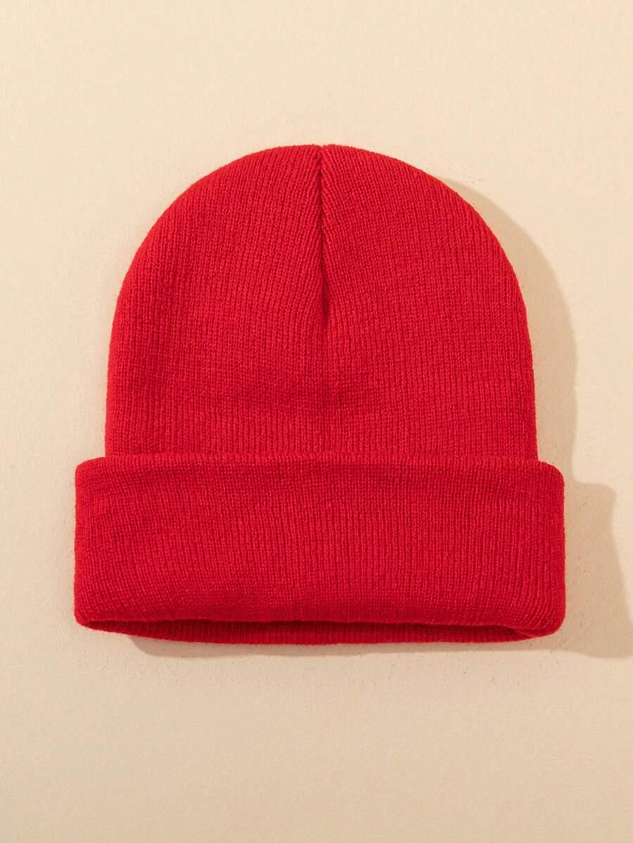 czerwona czapka beanie