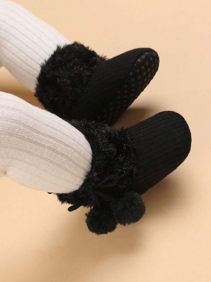 CZARNE BUTY POMPONY