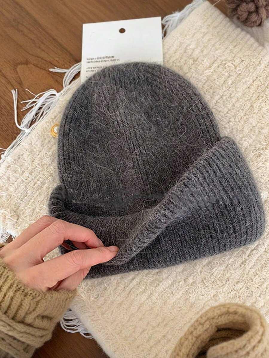 szara czapka beanie